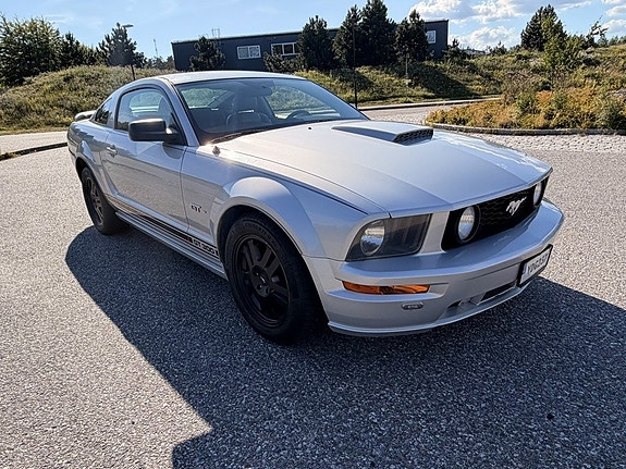 Ford Mustang 5 of 8