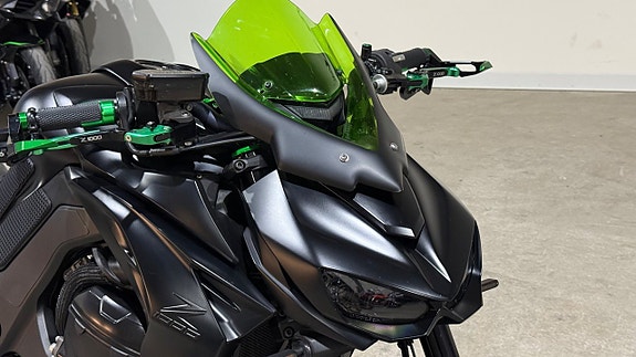 Kawasaki Z1000 Helsystem 0kr insats låga mil 9 of 14