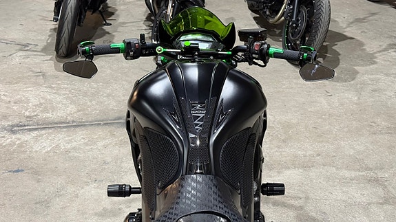 Kawasaki Z1000 Helsystem 0kr insats låga mil 11 of 14