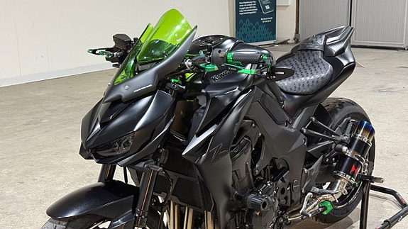Kawasaki Z1000 Helsystem 0kr insats låga mil 3 of 14