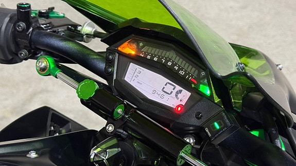 Kawasaki Z1000 Helsystem 0kr insats låga mil 13 of 14