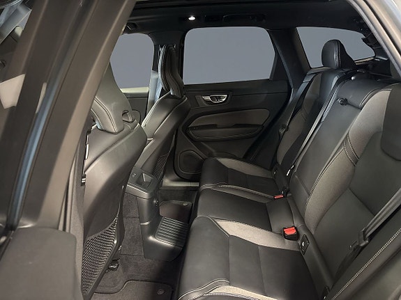 Volvo XC60 8 of 13