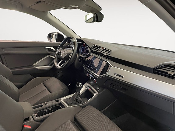 Audi Q3 15 of 24