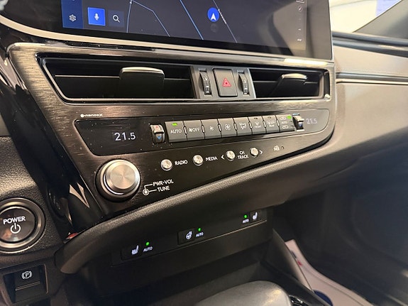 Lexus ES300h 15 of 27