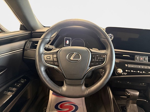 Lexus ES300h 7 of 27