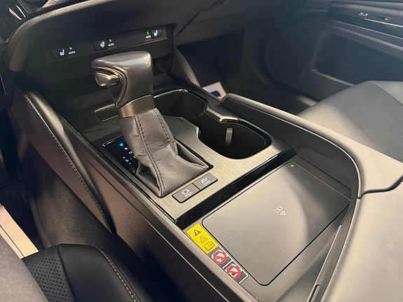 Lexus ES300h 16 of 27