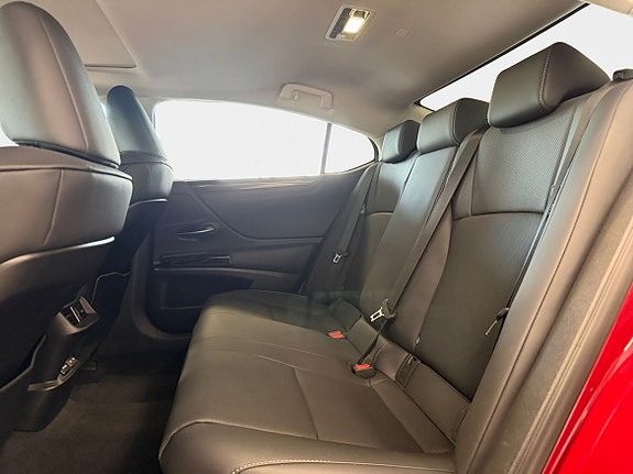 Lexus ES300h 22 of 27