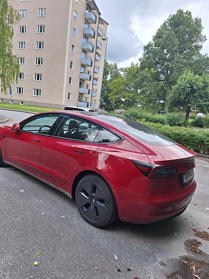 Tesla Model 3 4 of 4