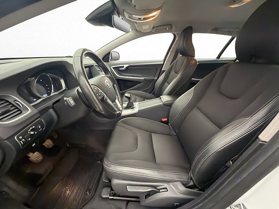 Volvo V60 11 of 30