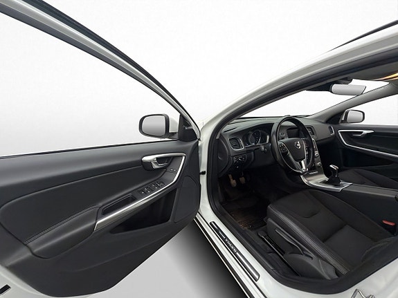Volvo V60 10 of 30