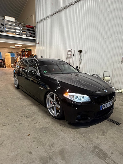 BMW 520d 2 of 4
