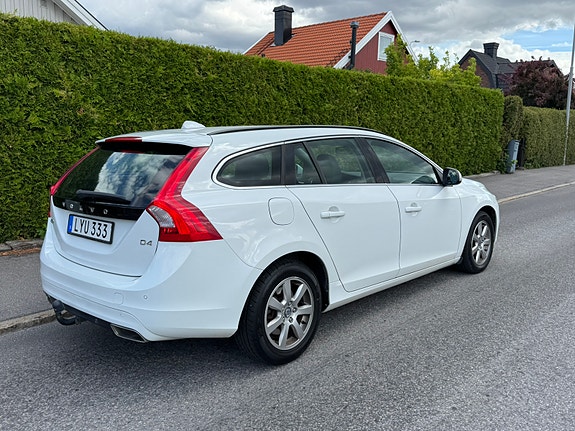 Volvo V60 4 of 15