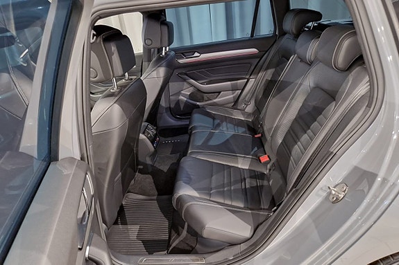 Volkswagen Passat 15 of 17
