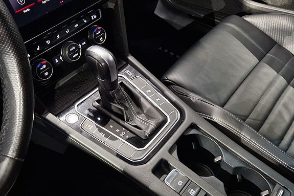 Volkswagen Passat 14 of 17