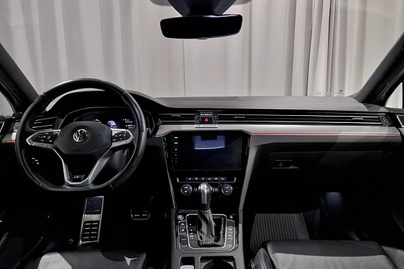 Volkswagen Passat 9 of 17