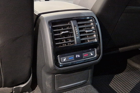 Volkswagen Passat 16 of 17