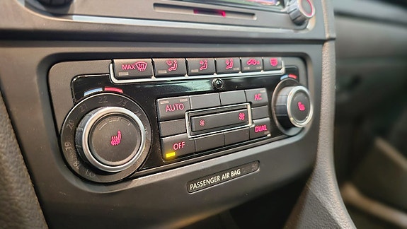 Volkswagen Golf VI 17 of 28