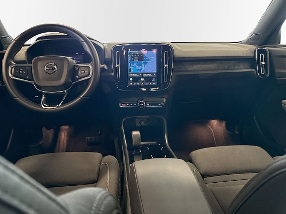 Volvo XC40 11 of 25