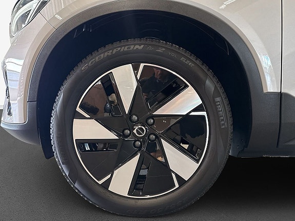 Volvo XC40 20 of 25