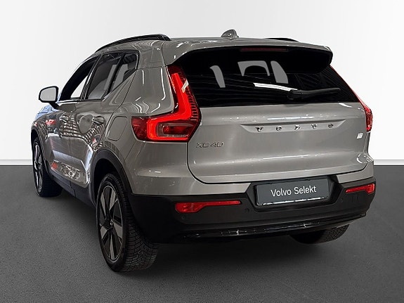Volvo XC40 4 of 25