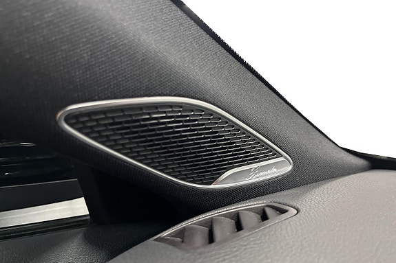 Mercedes-Benz CLA250 e 16 of 17