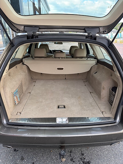 Mercedes-Benz E350 4 of 6
