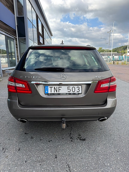 Mercedes-Benz E350 5 of 6