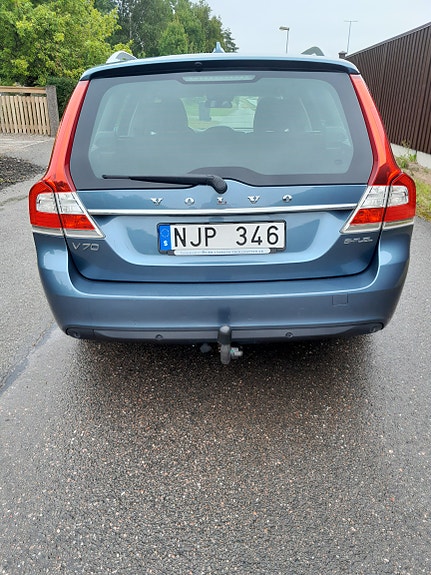 Volvo V70 2 of 5