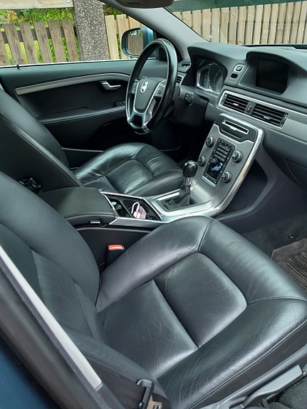 Volvo V70 4 of 5
