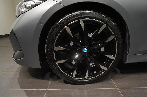 BMW 320d 3 of 12