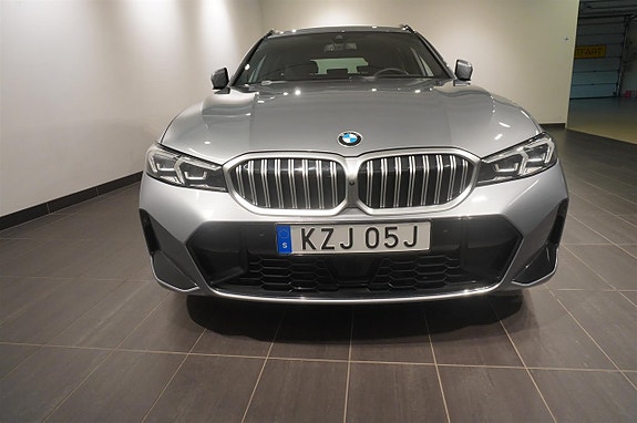BMW 320d 2 of 12