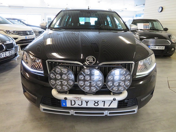 Skoda Octavia Scout 2 of 25