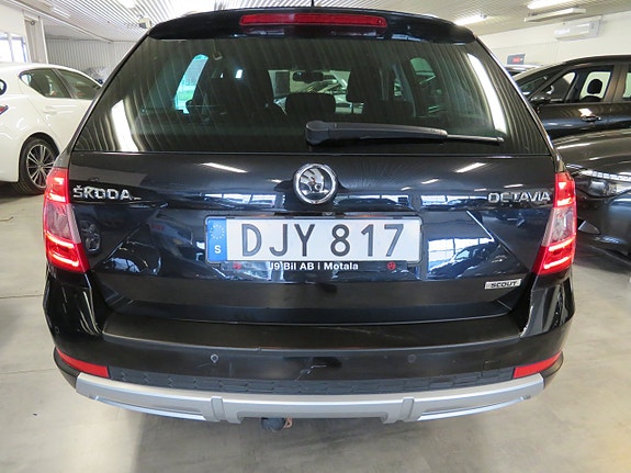 Skoda Octavia Scout 12 of 25