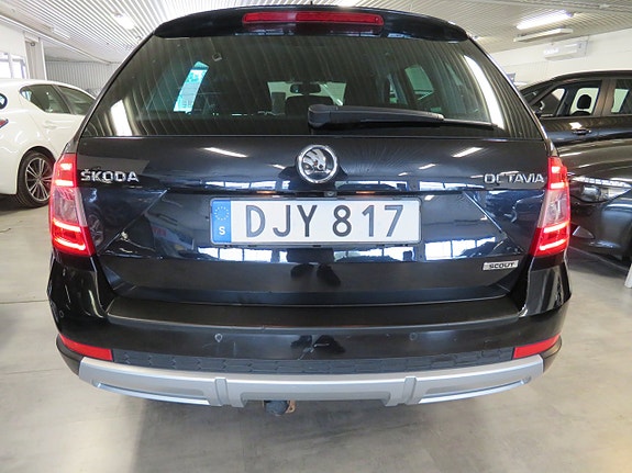 Skoda Octavia Scout 6 of 25