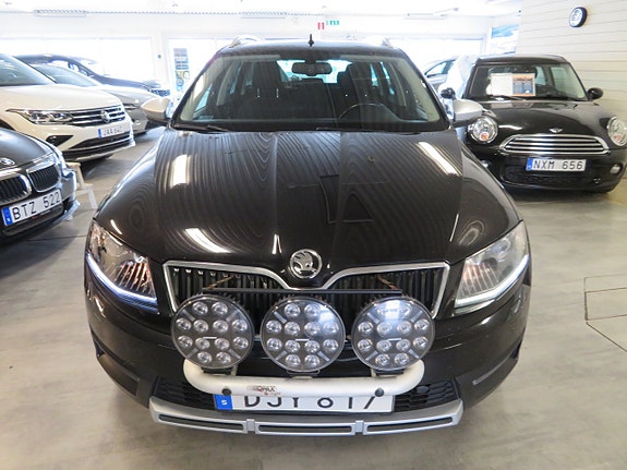 Skoda Octavia Scout 3 of 25