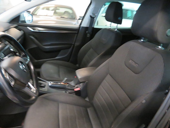 Skoda Octavia Scout 14 of 25