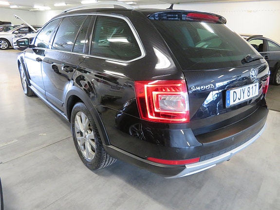 Skoda Octavia Scout 5 of 25