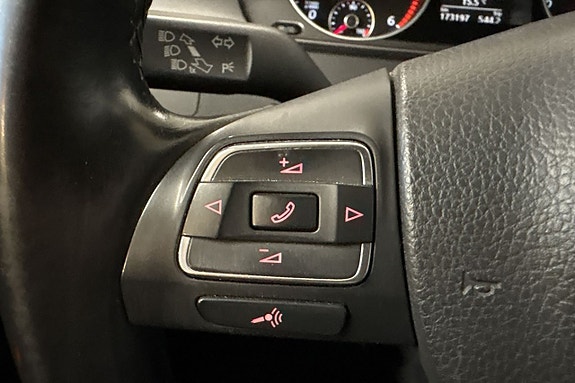 Volkswagen Passat 17 of 22