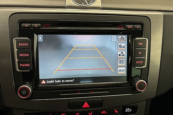 Volkswagen Passat 14 of 22