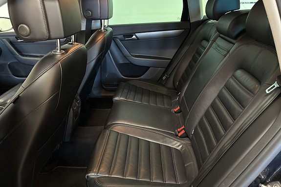 Volkswagen Passat 13 of 22