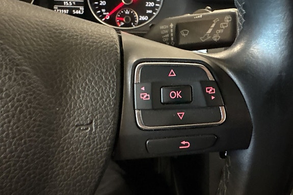 Volkswagen Passat 16 of 22