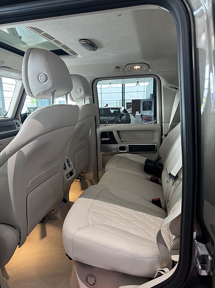 Mercedes-Benz G63 10 of 19