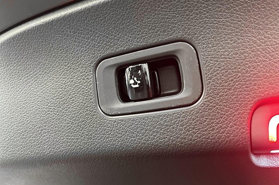 Mercedes-Benz GLC300 e 15 of 18