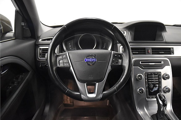 Volvo XC70 2 of 25