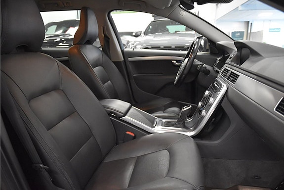 Volvo XC70 12 of 25