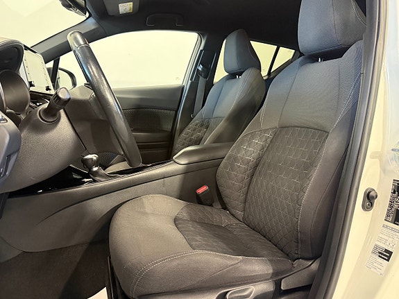 Toyota C-HR 9 of 21