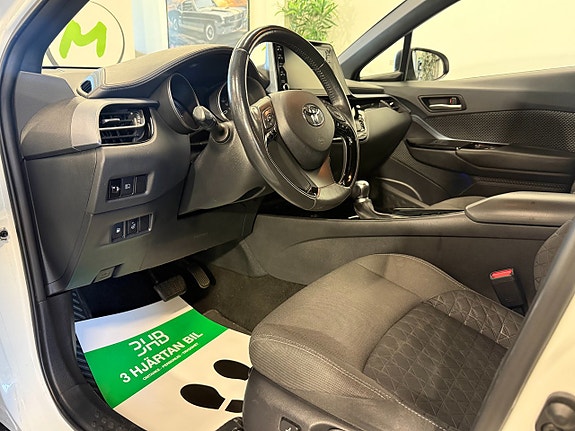 Toyota C-HR 8 of 21
