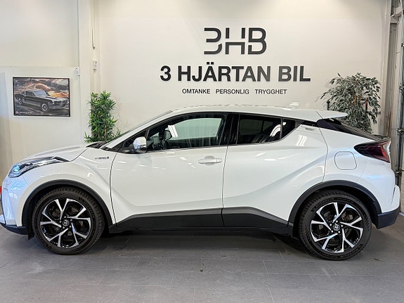 Toyota C-HR 2 of 21