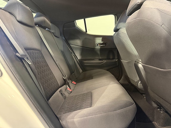 Toyota C-HR 20 of 21