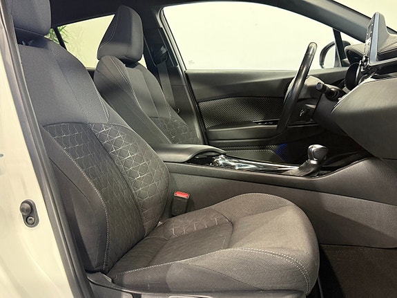 Toyota C-HR 17 of 21